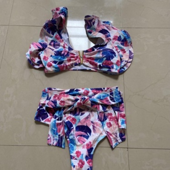 Ruffle sleeve two piece bikini, size S - Picture 2 of 3